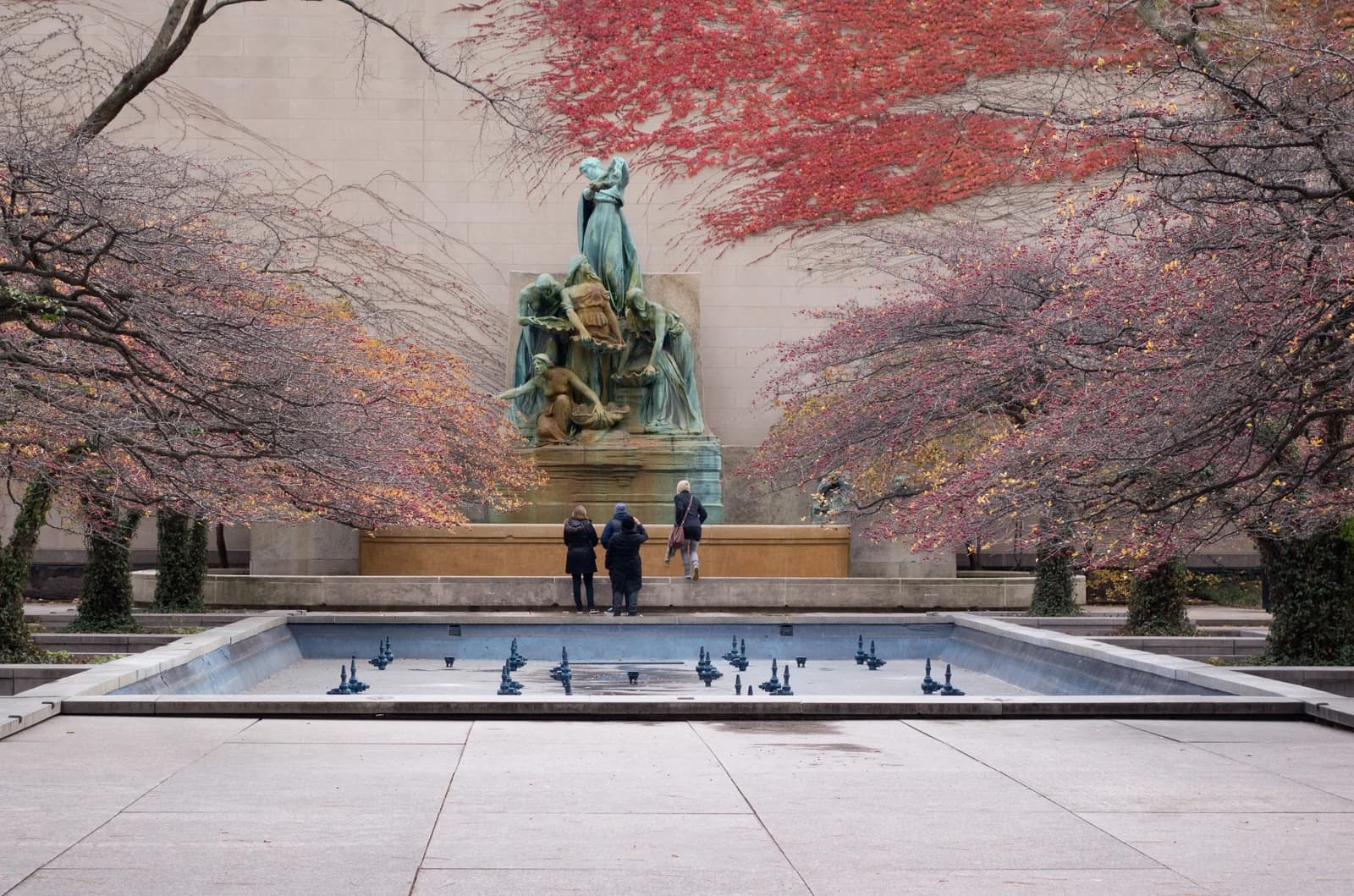 Exterior of the Art Institute of Chicago along Michigan Avenue, showing the Beaux-Arts facade