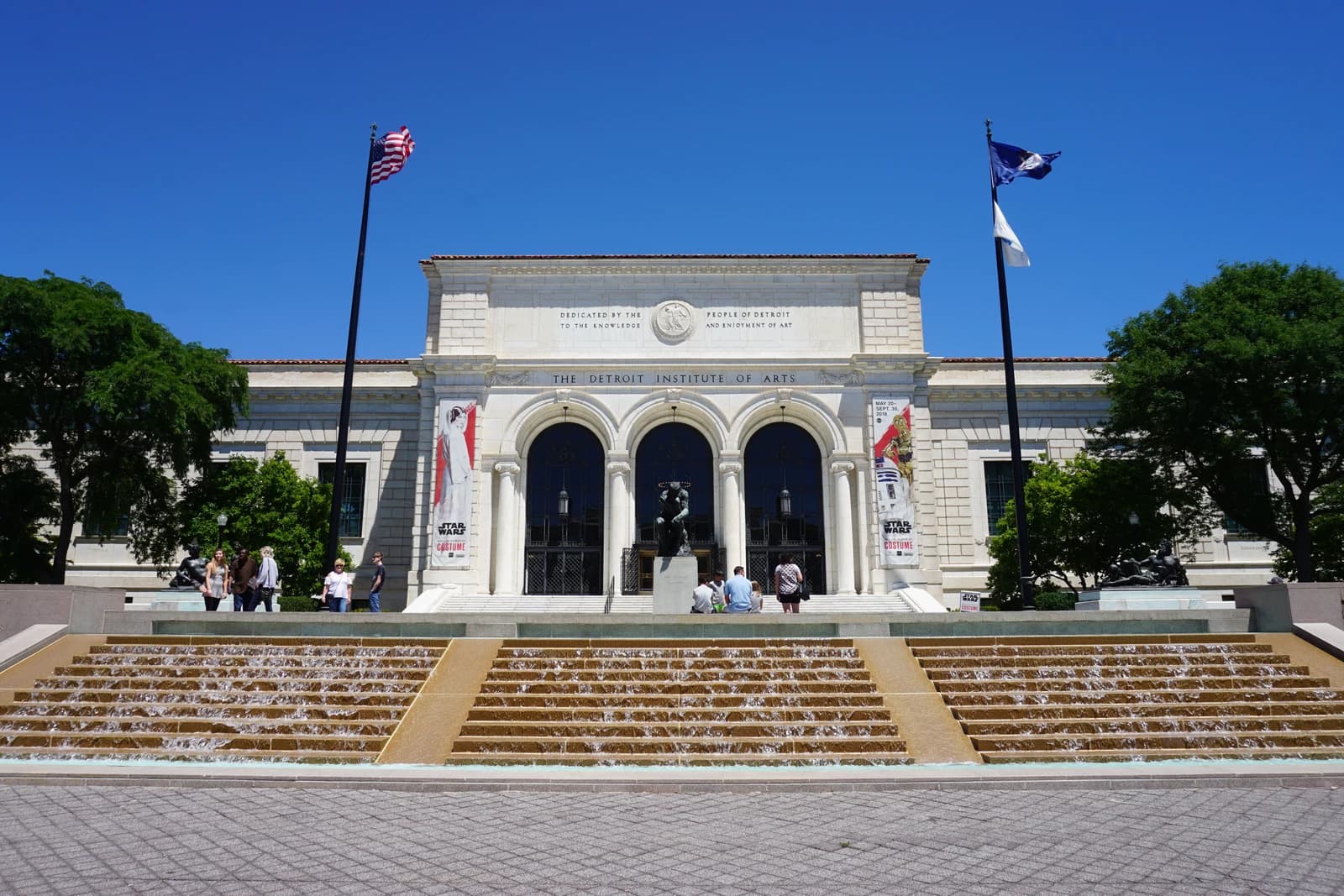 Exterior facade of the Detroit Institute of Arts, a Beaux-Arts Italian Renaissance Revival building on Woodward Avenue in Detroit, Michigan