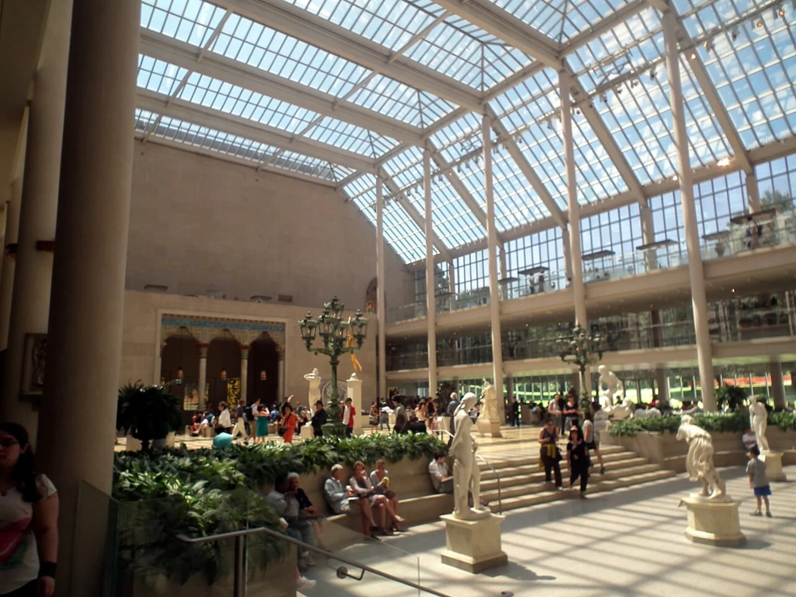 Exterior facade of the Metropolitan Museum of Art on Fifth Avenue, New York City