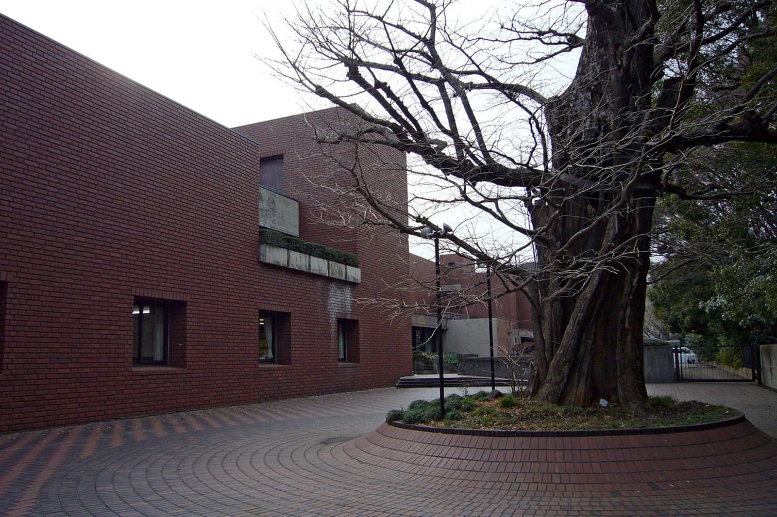 Exterior of the Tokyo Metropolitan Art Museum in Ueno, Tokyo, showing the building's facade
